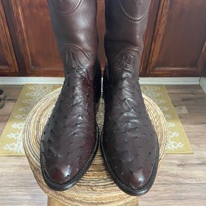 Tecovas Duke ostrich boots. In excellent used condition. Chocolate brown. 11.
